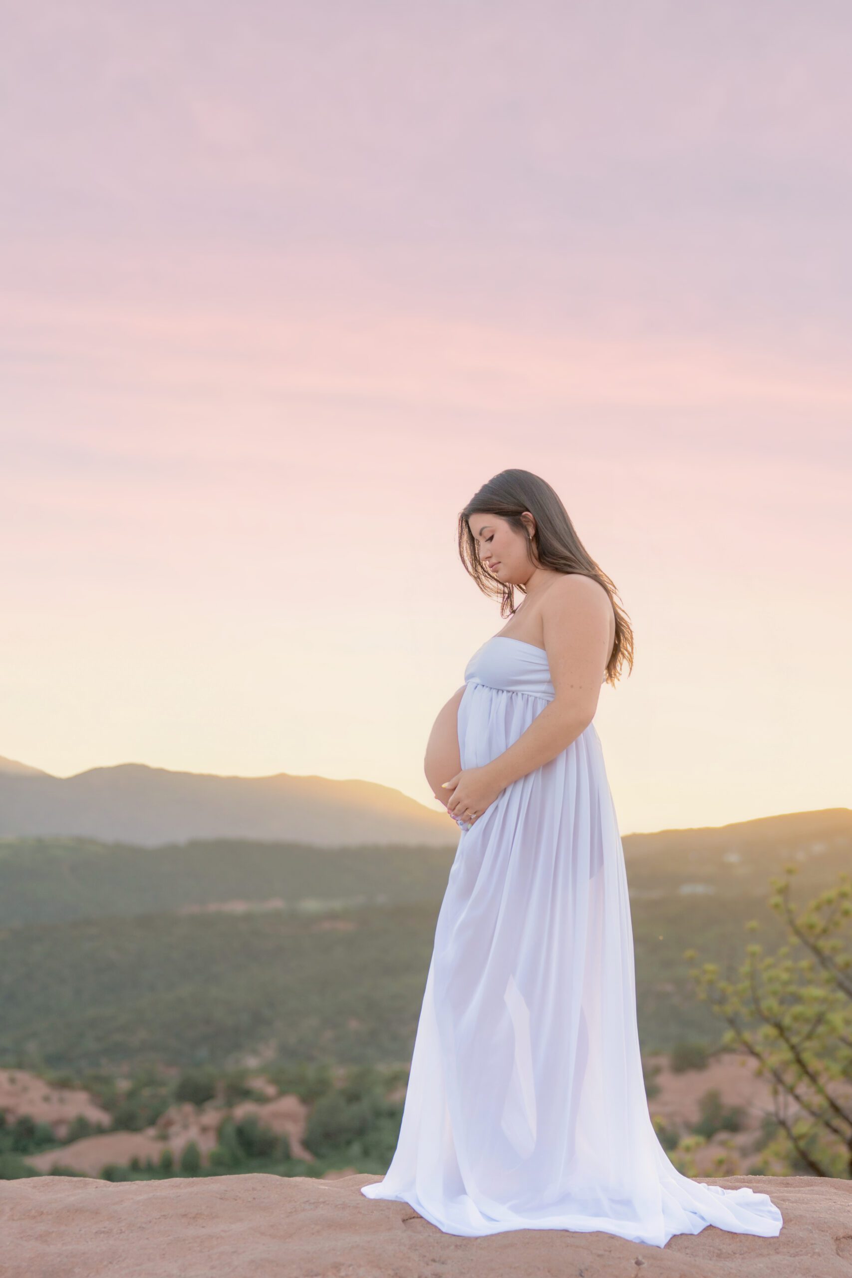 Maternity colorado colorado springs, garden of the gods, white dress